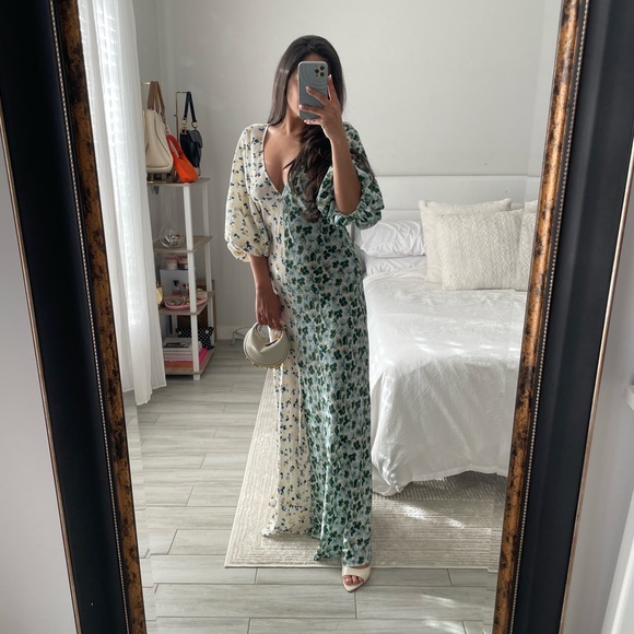 Lee Mathews Eloise Contrast Two-Tone Floral Maxi w/ Puff Sleeves - Picture 6 of 10